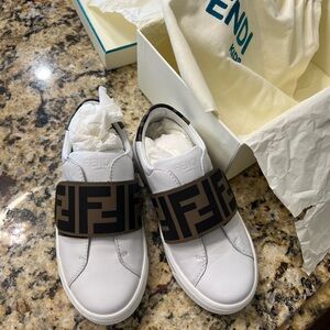 Toddler girl/boy  Fendi sneakers size 10 toddler brand new dont fit my daughter